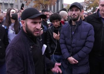 Акция протеста у здания правительства Северной Осетии против «Электроцинка»