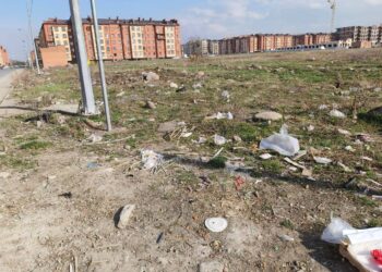Жители «Нового города» пожаловались на неубранный мусор и грязь