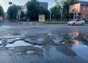 Жители Владикавказа выражают недовольство состоянием дорог на перекрестке улиц Тельмана и Чапаева