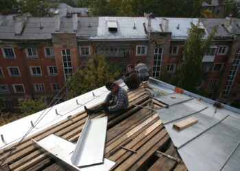 Протекающую крышу жилого дома в Алагире отремонтировали после проверки прокуратуры