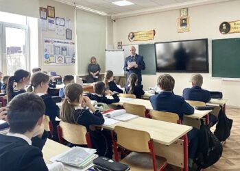 Сотрудники УФСИН провели для учащихся физмат-лицея во Владикавказе урок кибербезопасности