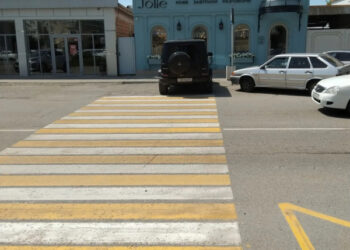 Жителя Северной Осетии привлекли к ответственности за парковку на «зебре»
