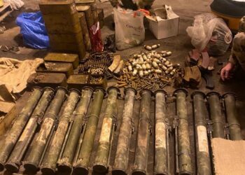 Арсенал оружия и взрывных устройств нашли на заброшенном заводе во Владикавказе