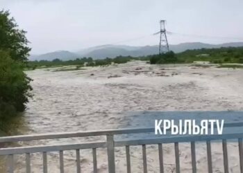 Паводок снес дорогу между слами Црау и Урсдон в Северной Осетии