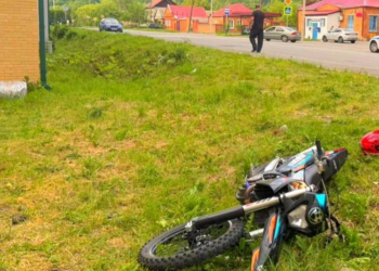 Во Владикавказе подросток на мотоцикле пытался выполнить трюк и попал в ДТП