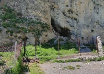 Доступ к Дзивгисской наскальной крепости ограничили в Северной Осетии