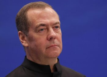 Медведев опроверг слухи о готовящейся мобилизации в РФ