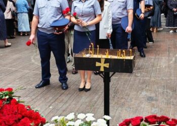 Сотрудники УФСИН Северной Осетии и КЧР почтили память жертв бесланской трагедии