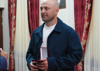 Инала Козонова, спасшего мать и сына из тонущей в реке машины, наградили медалью «Во Славу Осетии»