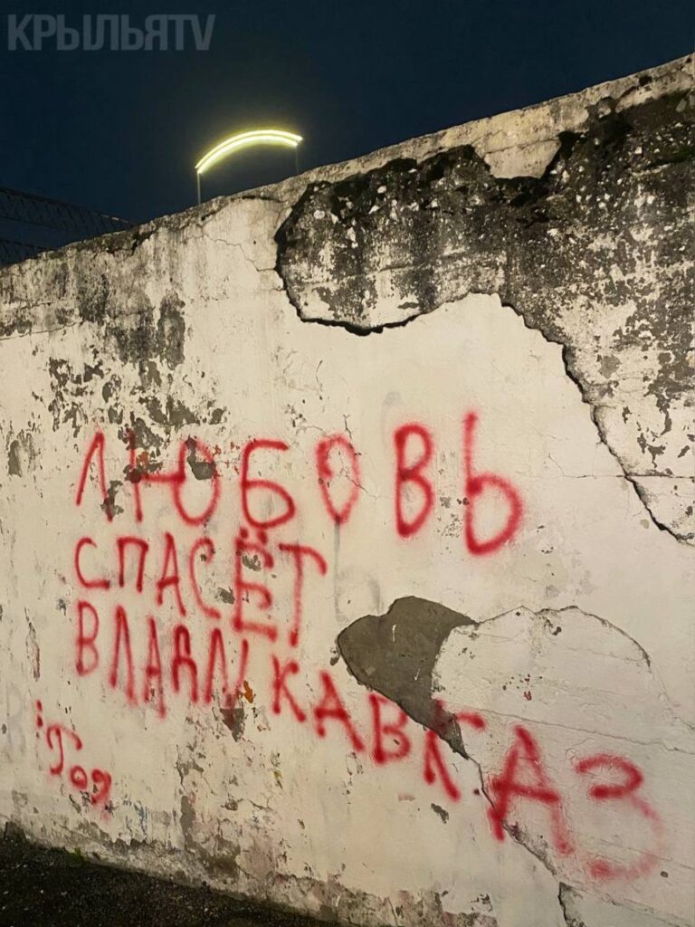 «Увы, любовь, хотя она слепа, Без глаз найдет, какими ей путями Дойти до нас и властвовать над нами»