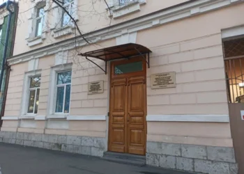 Экс-ректора СОРИПКРО Людмилу Исакову освободили от наказания