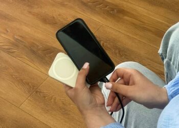 Минцифры предложило отключать от связи смартфоны без регистрации на «Госуслугах»