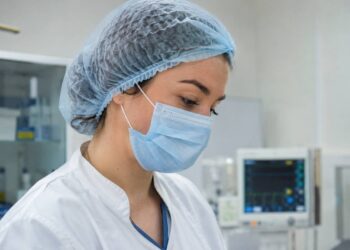 Масочный режим и запрет на посещение пациентов введены в медучреждениях Северной Осетии