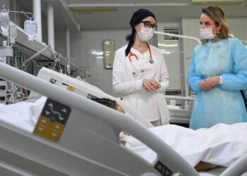 Детский омбудсмен РФ проведала в клинике Ингушетии детей, пострадавших при хлопке в Северной Осетии
