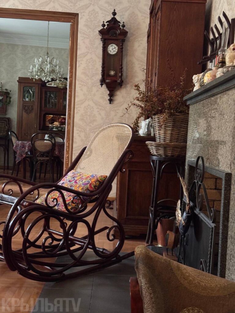 «Ничего на свете не может быть лучше, чем возвращаться туда, где тебя любят и ждут, где тепло и горит свет»